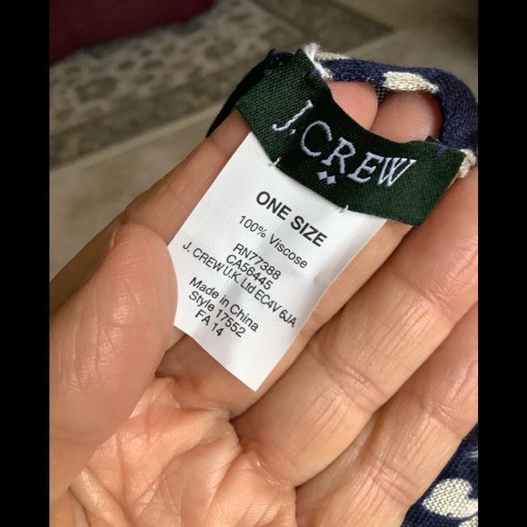 J Crew Sarong or Scarf New with tag navy blue hearts Fringe one size Ver… - Picture 9 of 15